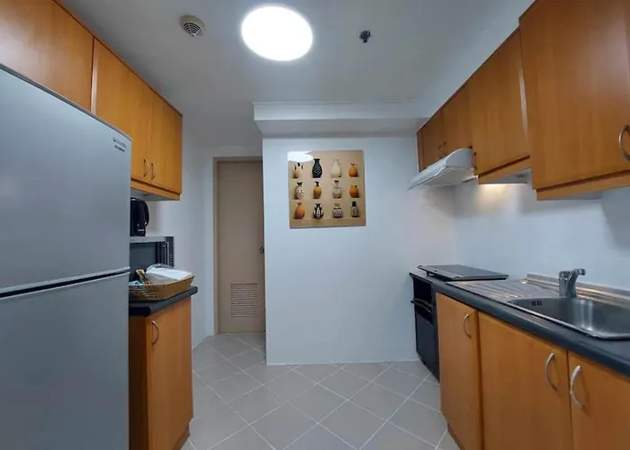 Forbeswood Parklane 公寓 *