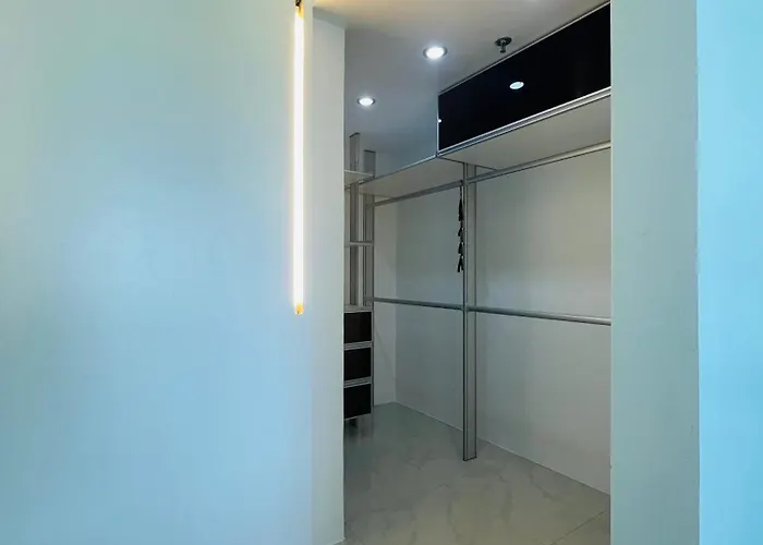 Forbeswood Parklane 公寓