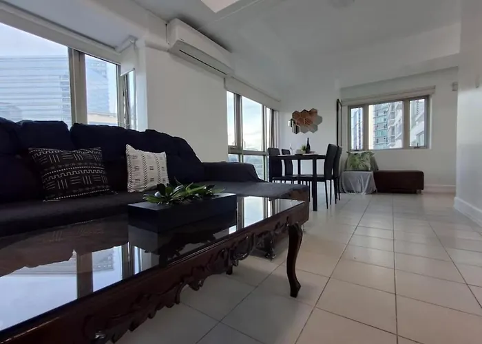 Forbeswood Parklane 公寓 *